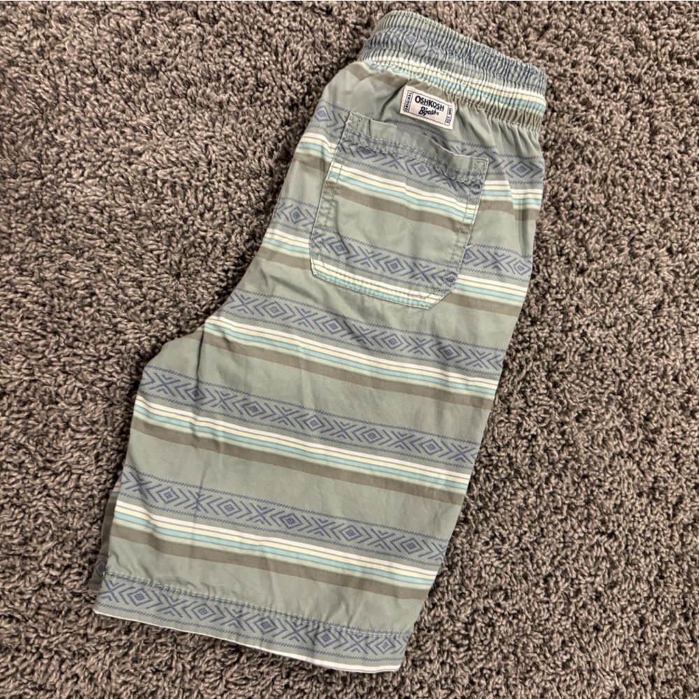 Boys OshKosh B'gosh Green and Blue Patterned Shorts, size 8 - Picture 3 of 9